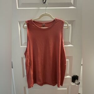 Calla terracotta size large workout tank